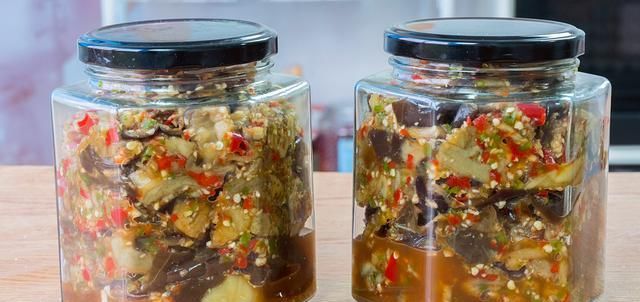  不坏|8块钱买5斤茄子，放罐子里，保存一年都不坏，一小碟能吃2碗饭