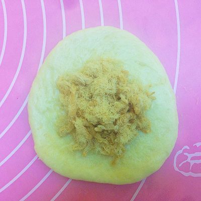 松软|淡奶油椰香肉松软面包