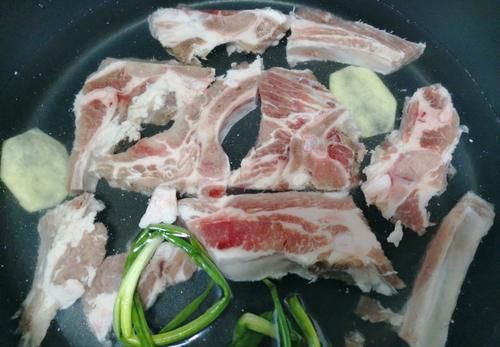  冬瓜|排骨冬瓜莲藕汤的做法，简单易学，加1味料，更香更好喝