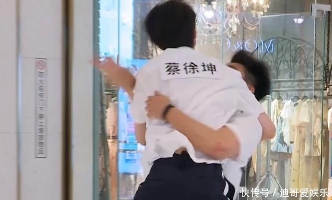  没牙|《奔跑吧》首次撕名牌，郑恺两次被秒撕，小猎豹变成“没牙老虎”