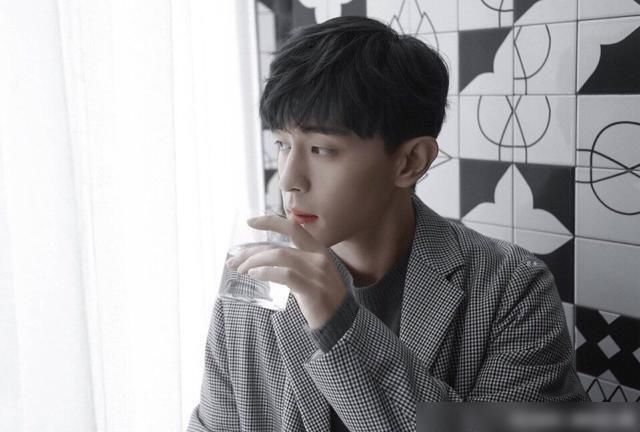  邓伦新|邓伦新综艺《这就是灌篮》官宣，搭档知名女爱豆，上演热血青春！