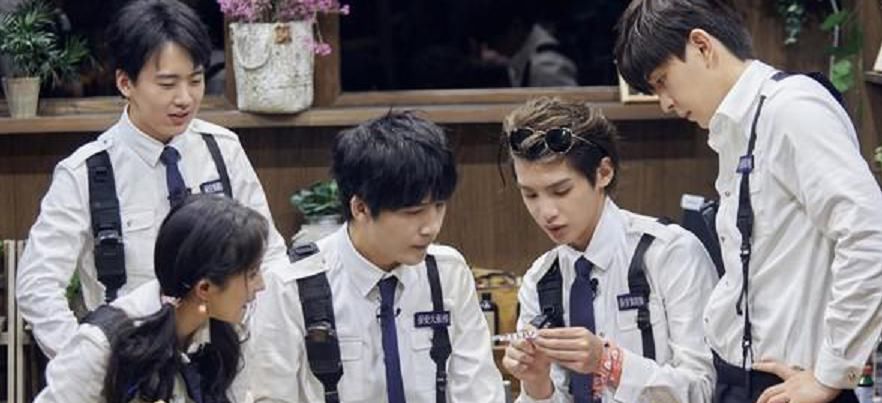  节目|张国伟回归《密逃》，公主抱“密逃三怂”引爆笑，邓伦更怂了