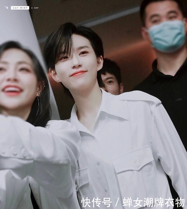 万能|万能基本白衬衫磨损,元素越简单,可能性越无限