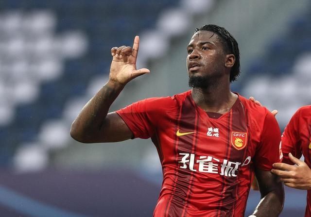  新华社记者|中超｜8黄1红场面火爆 “河北德比”华夏2:2永昌