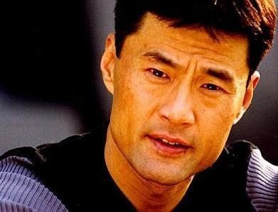  于荣光|演员于荣光：父亲患癌还让喝酒，撒了一个“谎”让其多活了7年