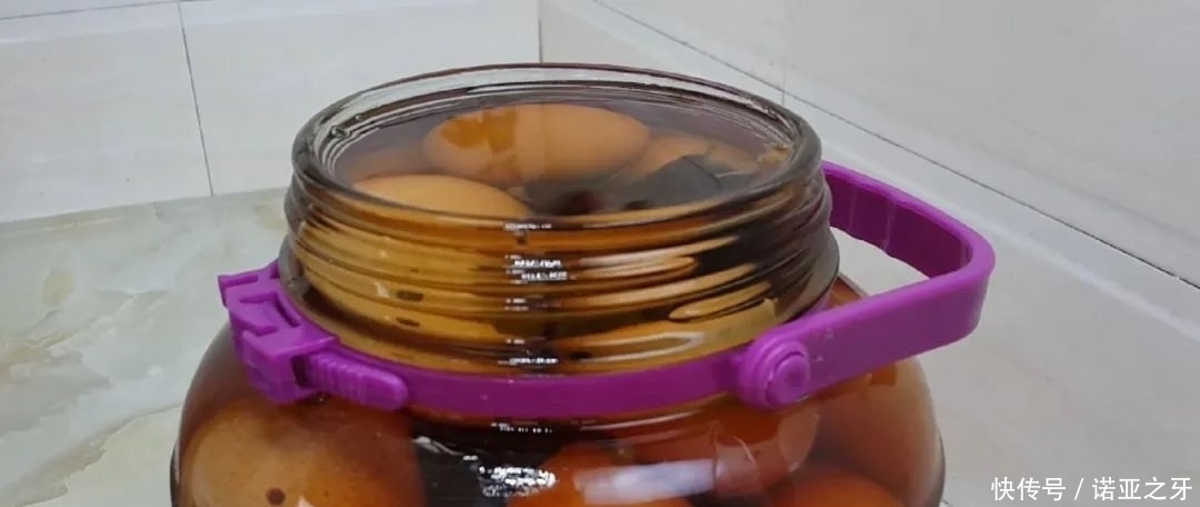 鸡蛋|这才是腌鸡蛋正确做法,掌握比例配方,个个出油冒泡,简单还好吃