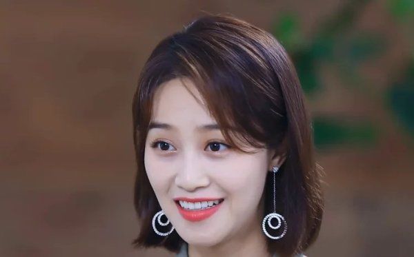 蓝盈莹|《浪姐》又一姐姐人设崩塌,听到她的经历,粉丝们笑出猪叫声