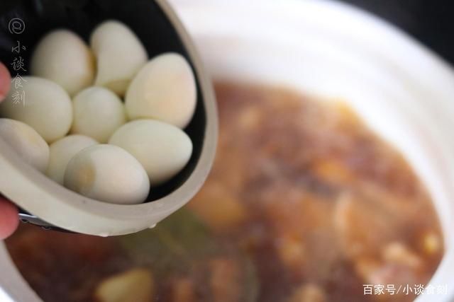 米粉鹌鹑蛋|白露，鸡鸭鱼肉靠边站，家里这菜特受欢迎，红烧一锅，汤汁都不剩