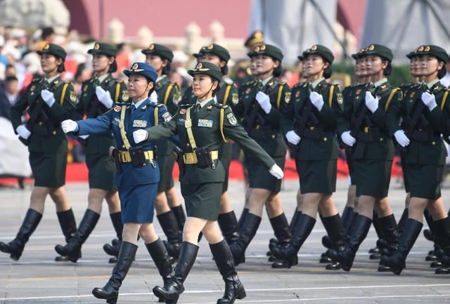 战场上|全球各国女兵大比拼，哪个更加英姿飒爽？