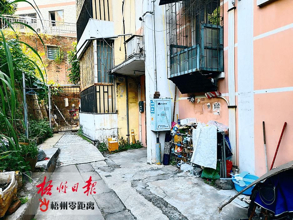  停放的两轮车|曝光梧州这些小区！“生命通道”被占用，一旦发生火灾，不敢想象……