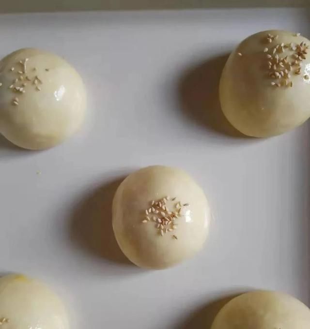  奶黄|超好吃的奶黄小餐包，松软香甜，一口咬下去根本停不下来！