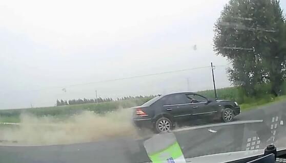  吉林|刑拘！吉林男子酒驾为躲避检查将交巡警拖拽至昏迷