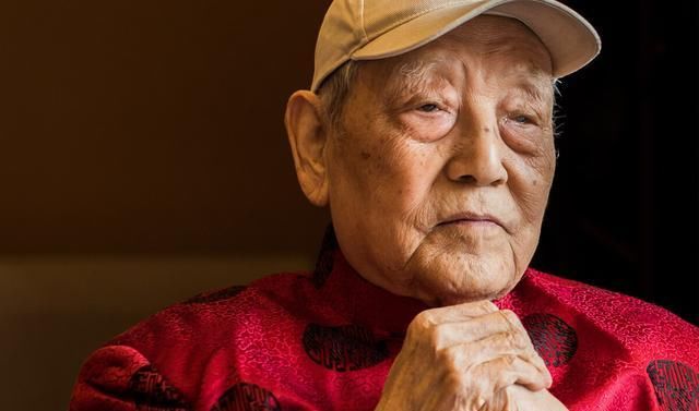 老人|孙子结婚,爷爷拒绝出彩礼钱,是老人自私还是子女过分?