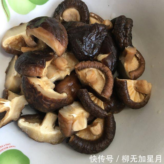 板栗|香菇板栗烧五花肉，香而不腻，一家人吃得超满足