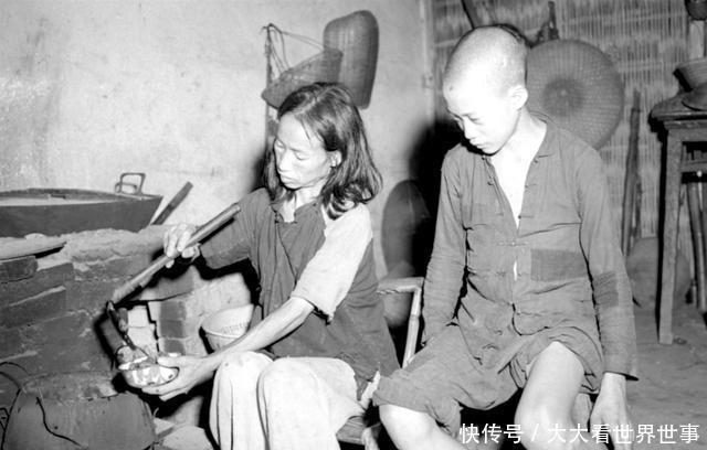 民营的庭院|中国旧影1945年, 抗战胜利后的各地难民