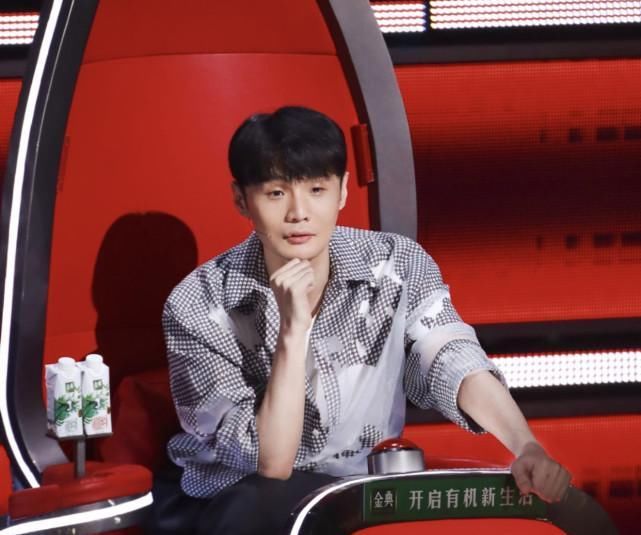  导师对决赛|《好声音》导师混战：李荣浩战队失一大将，四转学员程欣被淘汰