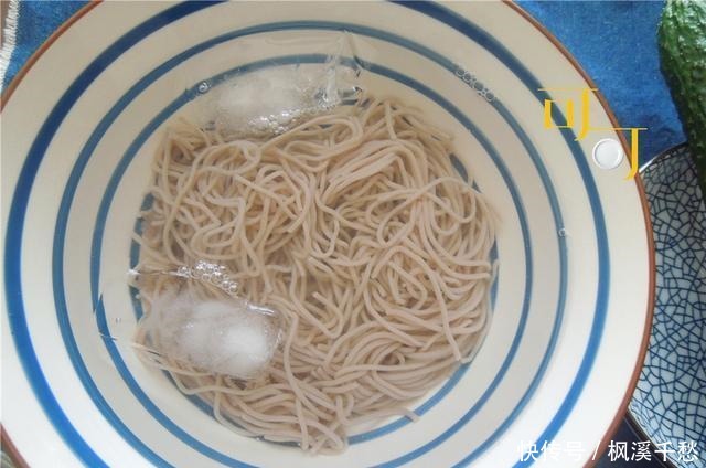 送给|热量极低,口感却很好的凉拌荞麦面,送给喜欢健康饮食的你