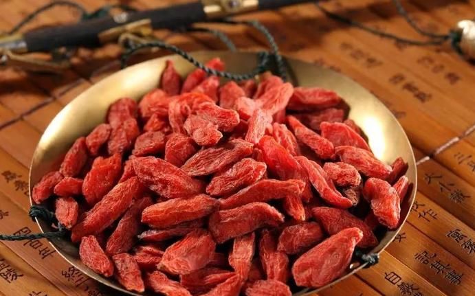 不知|枸杞保健作用大，泡水时，4点“谨慎”不可不知