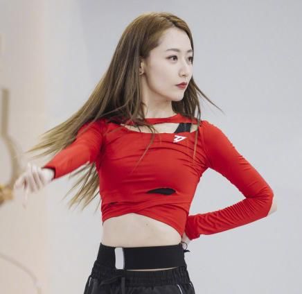  白冰|郑希怡白冰因男人气氛尴尬？都是乘风破浪的人，就还不至于吧