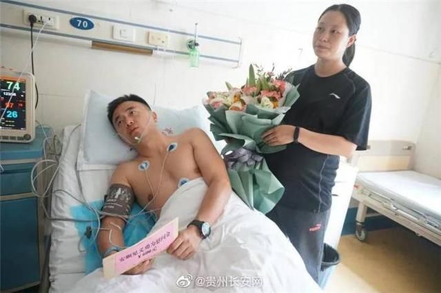  事发|公交坠湖后路过救人的法警回忆事发细节