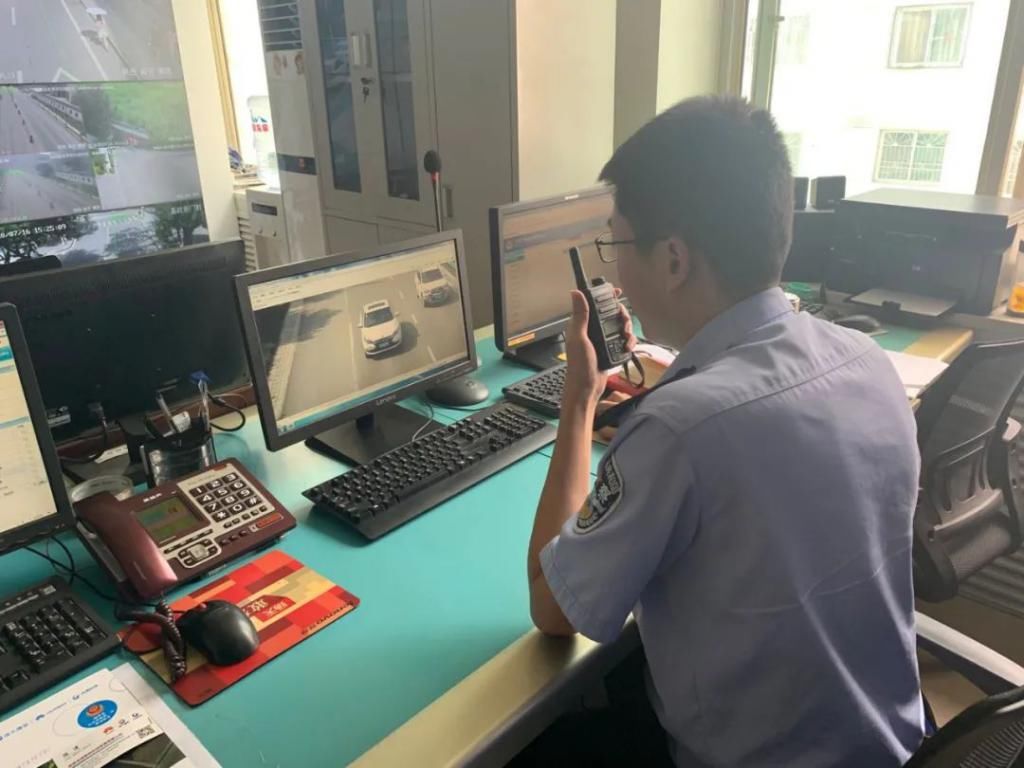 指挥中心|●黄陵交警成功拦截一辆法院查封车辆