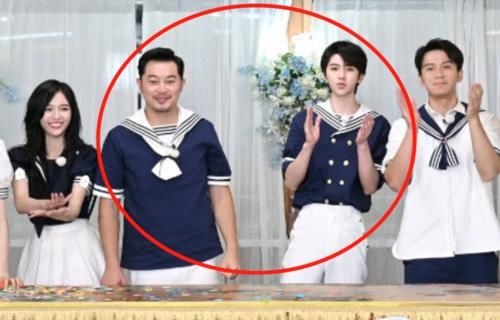 站位|《奔跑吧8》庆功合影,蔡徐坤沙溢站在C位,baby站位太暖心了吧