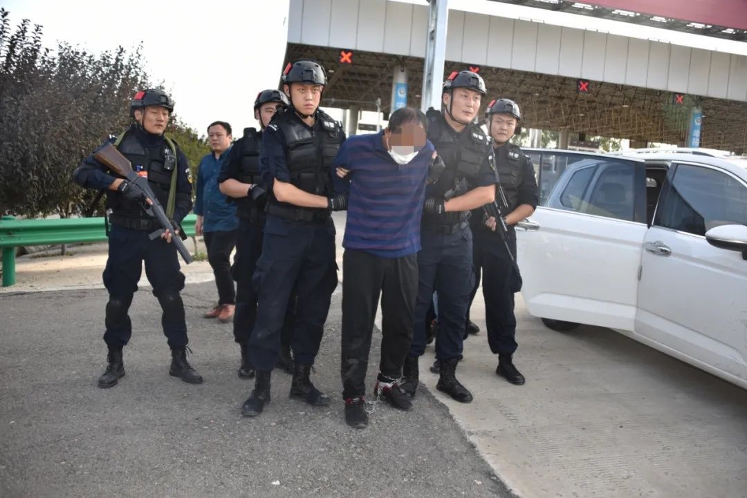 命案积案攻|因生活琐事捅死侄子，安徽男子逃亡12年后在河南一个十字路口被抓