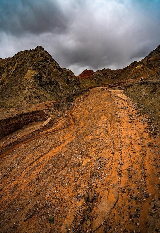  湖水|大柴旦：五彩谷天地雄奇之峻，翡翠湖水云婉约之华，柴达木探秘4