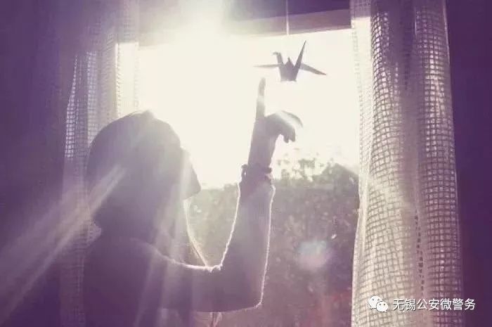 性命|打工女孩坐顺风车返乡却遭遇惊魂时刻，途中司机心生歹意逼她喝下农药！差点丢了性命