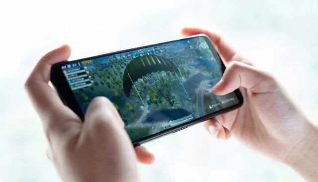  手机|重度手游玩家的“超大杯”游戏手机，ROG游戏手机3首发评测