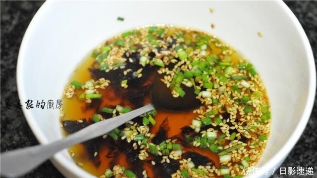 秋天|馄饨汤这么调,简单好味道,几种调料,开水一冲,比骨头汤还鲜!