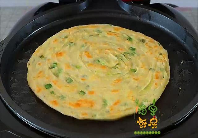  三回|家常烫面饼这样做，柔软劲道好消化，我家一周吃三回