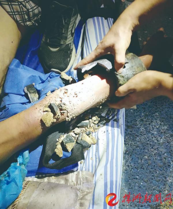  肥皂|肥皂掉入下水道，独居老人手掏被卡，好在邻居听到了呼救声