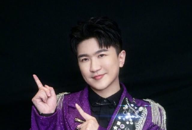  心疼|《跑男》黄龄被张大大“摸PG”，谁注意baby的反应？太让人心疼了