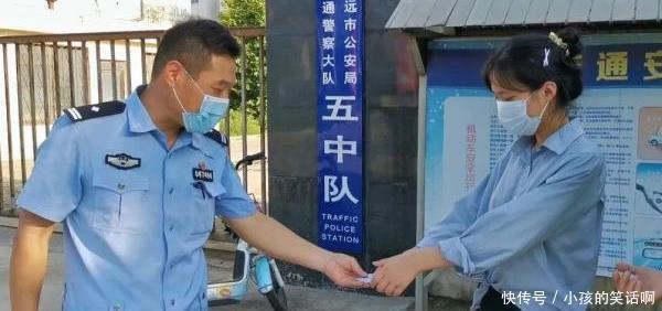  烟台交警|搞笑段子：晚饭之后躺在沙发上玩手机，手机快没电了，就喊老公