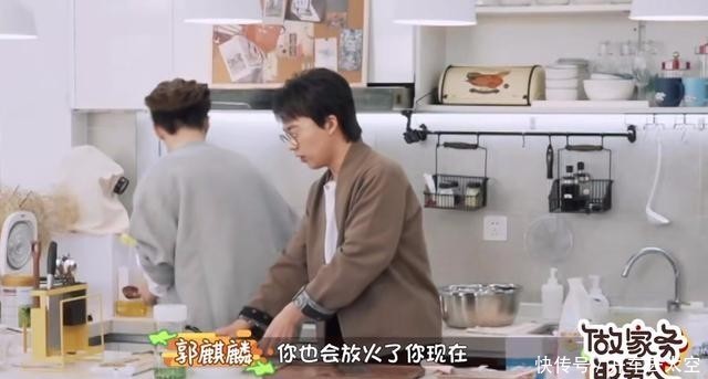 做家务|二代“芳心纵火犯”郭麒麟范丞丞,饭锅兄弟一做菜就起火太好笑了