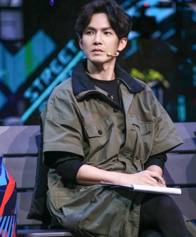  邀请|这档综艺豆瓣评分超前两季，邀请王一博参加很明智，热度靠他们俩