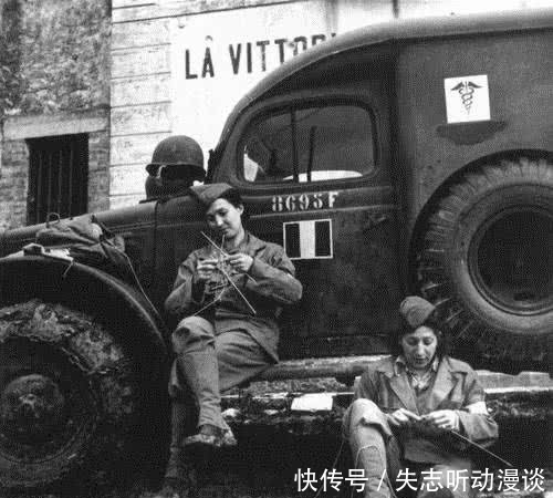 历史|历史上过目难忘的瞬间:搂着狮子开车的墨索里尼,图9希特勒兴奋的手舞足蹈