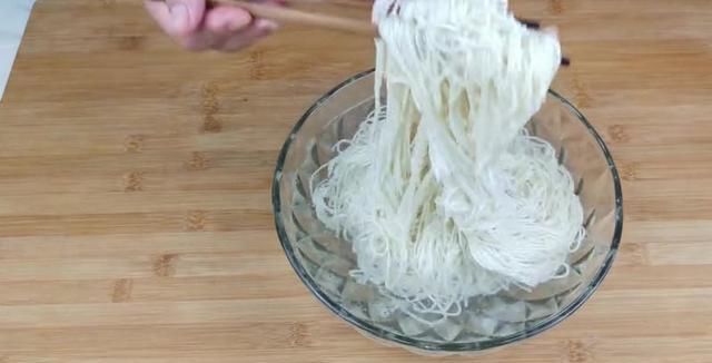  没吃过|面条这个做法火了！比炒面好吃10倍，很多人没吃过，赶紧行动起来