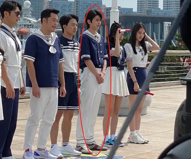  美女|跑男最新生图，蔡徐坤见到同龄美女嘉宾，追风少年秒变小可爱