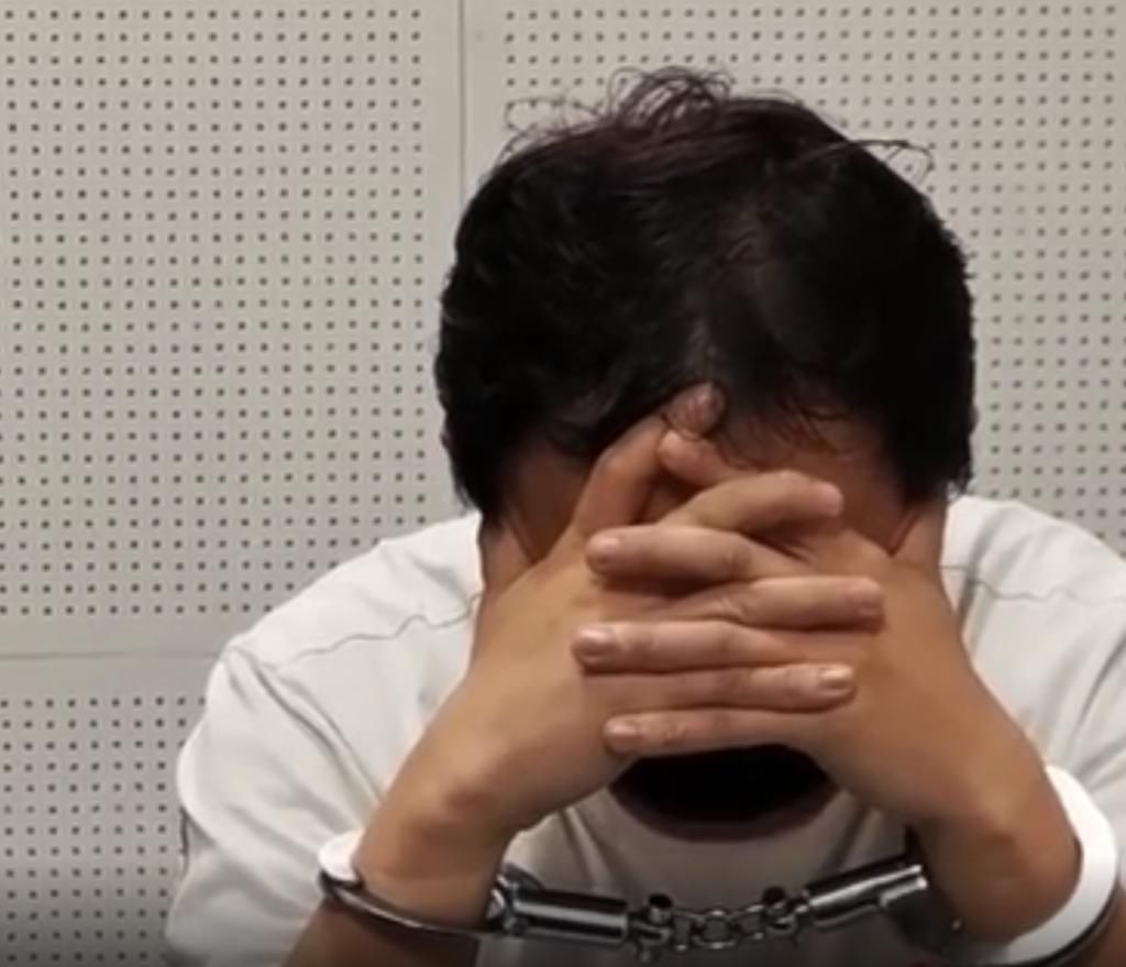  朋友|男子谎称能办入学；骗取10名家长90万元；一朋友被骗还帮着他数钱