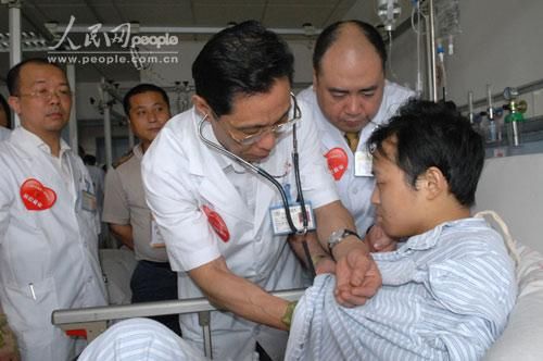  眼泪|12年后这一幕重上热搜，才发现我们都欠2008一场眼泪