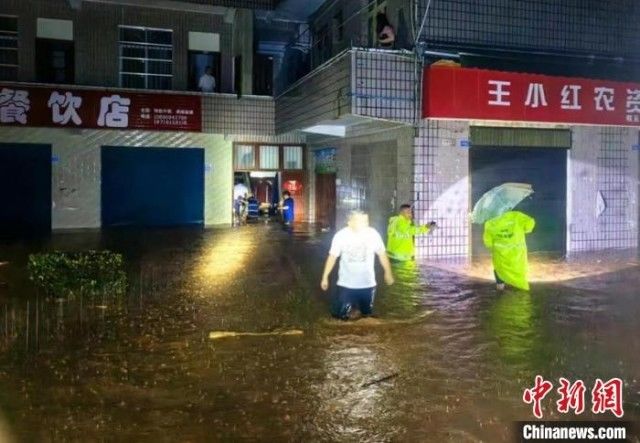 四川：暴雨突袭 55000余人提前避险转移