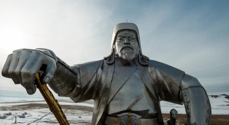 气势|蒙古国花费410万美元,建立最大成吉思汗骑马雕像,气势威严