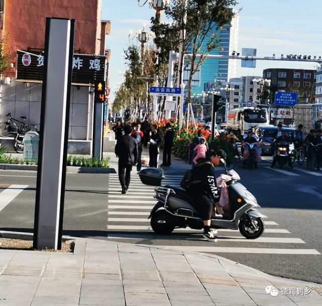 白城|【不文明行为曝光台】行人闯红灯、横穿马路，曝光不文明，白城这一批人上镜了！