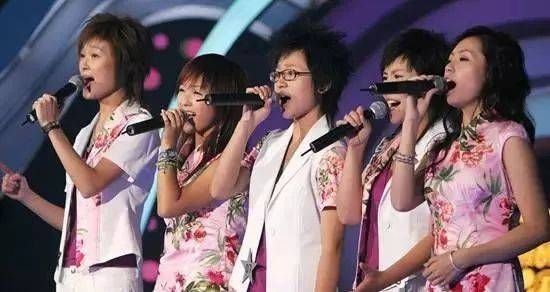  慢慢地|靠着《星光大道》一炮而红，娶了超女，现在却过得十分落魄