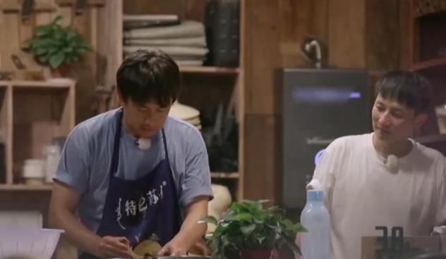  冰镇|《向往4》黄磊做冰镇奶茶，看清无滤镜食物，网友：送我都不喝！