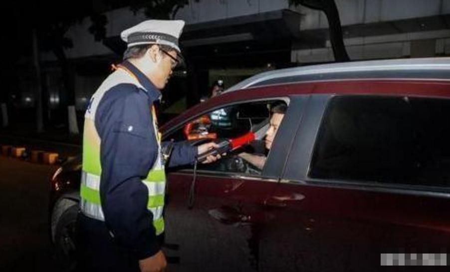 多长时间|晚上喝了一瓶酒,多长时间才能开车?专家:不能低于这个数