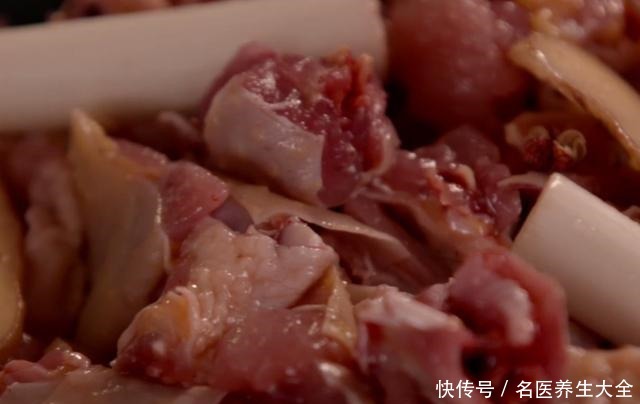 好吃|辣子鸡块的正宗做法,麻辣干香,外酥里嫩,好吃到舔手指