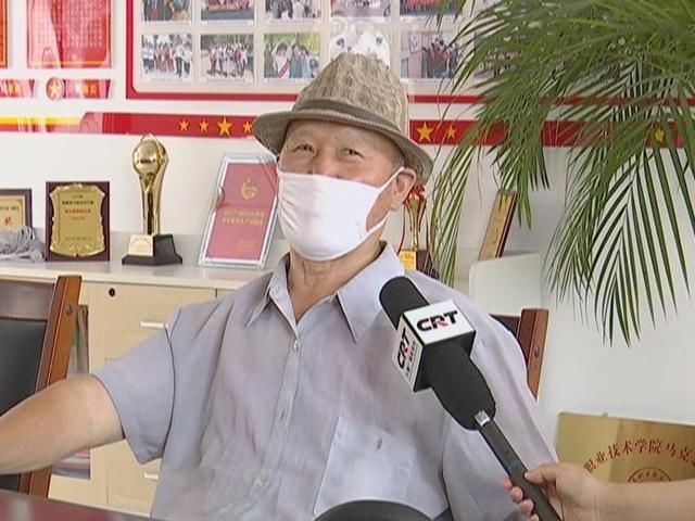  老人|暖心！老人公交车上丢包 司机接力30分钟找回